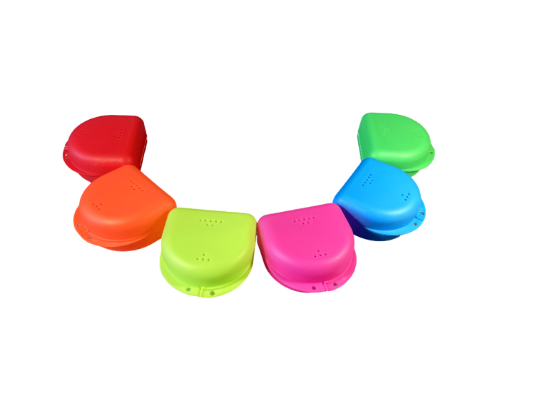 pudełka na protezy i aparaty.jpg