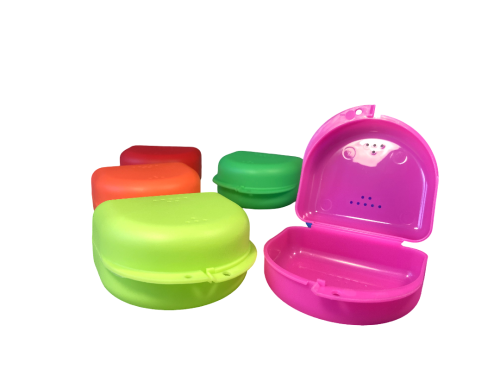 pudeła protezy i aparaty.jpg